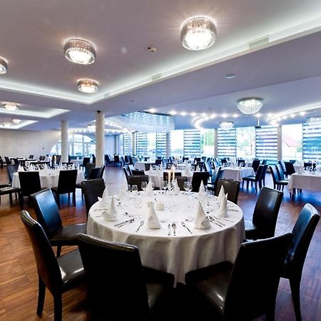 Hotel Symfonia Osjaków Étterem fotó
