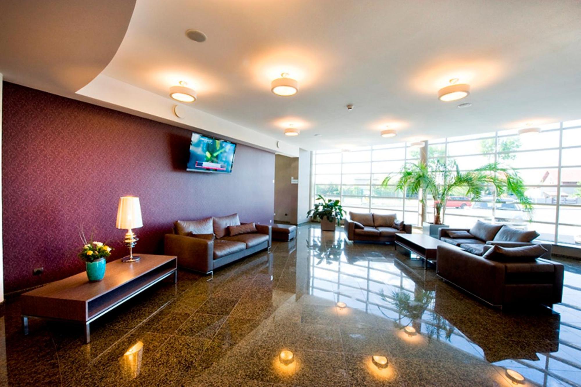 Hotel Symfonia Osjaków Kültér fotó