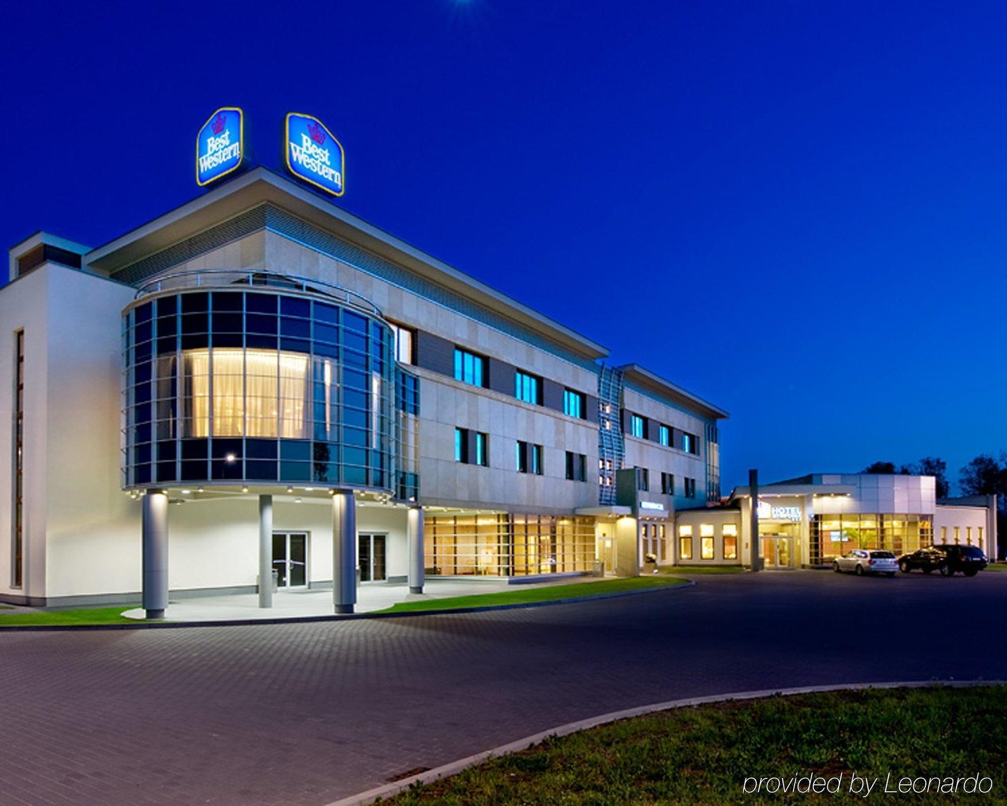 Hotel Symfonia Osjaków Kültér fotó