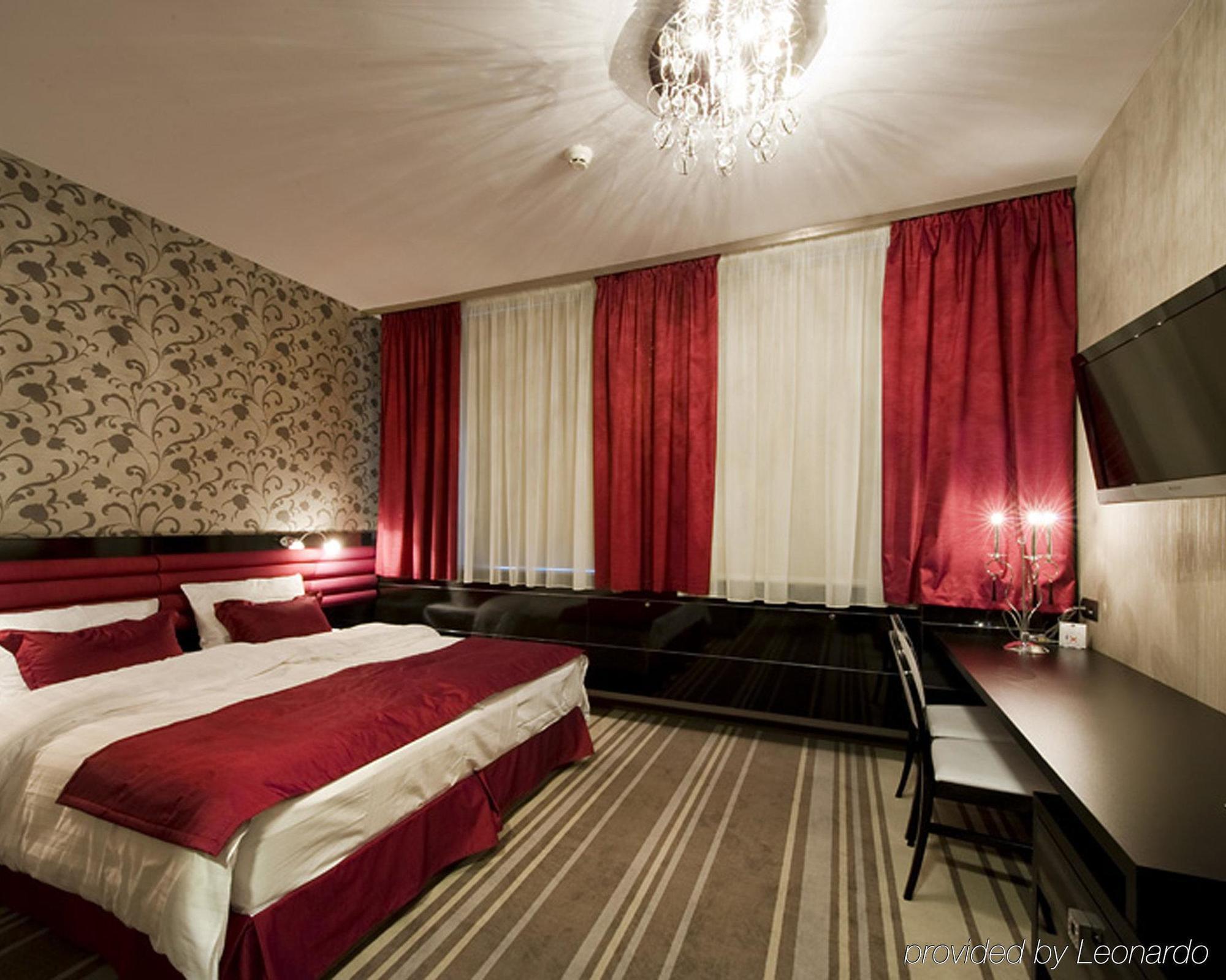 Hotel Symfonia Osjaków Kültér fotó