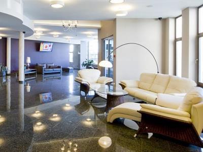 Hotel Symfonia Osjaków Kültér fotó