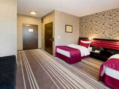 Hotel Symfonia Osjaków Kültér fotó