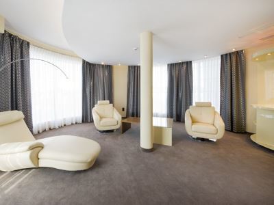 Hotel Symfonia Osjaków Kültér fotó