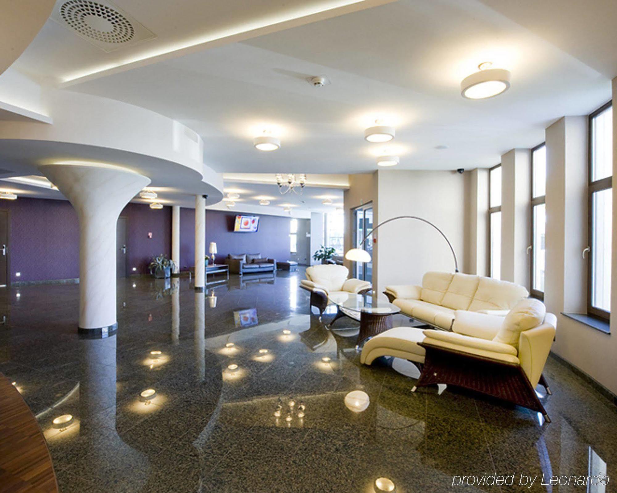 Hotel Symfonia Osjaków Beltér fotó