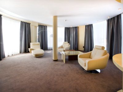 Hotel Symfonia Osjaków Kültér fotó
