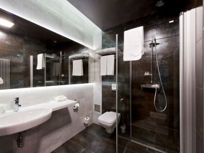 Hotel Symfonia Osjaków Kültér fotó